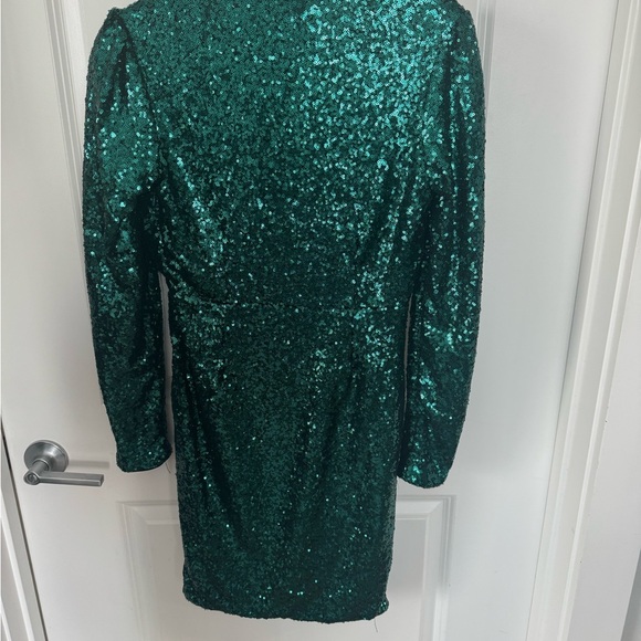 07 Lulu’s Emerald Green Sequin Bodycon Mini Dress - Picture 3 of 3